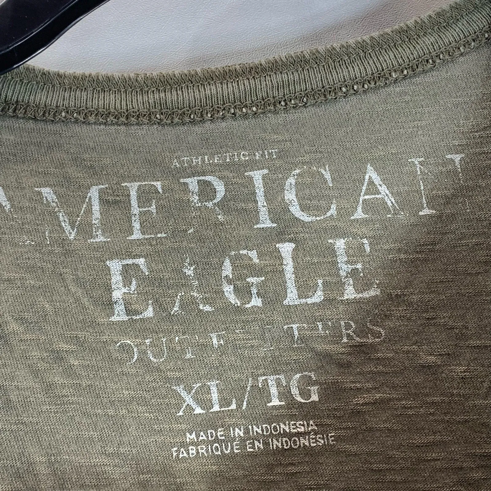 AMERICAN EAGLE Outfitters Men's Army Green Athletic-Fit Henley Shirt SZ XL