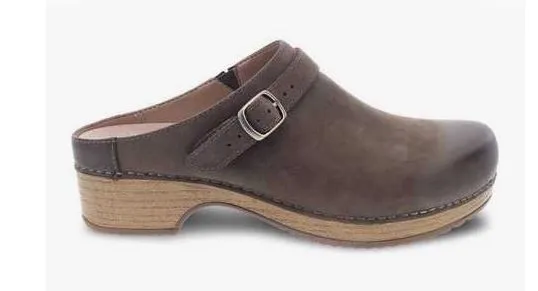 Dansko Berry Mushroom Burnished Nubuck Womens Comfort Clogs 9421-871600