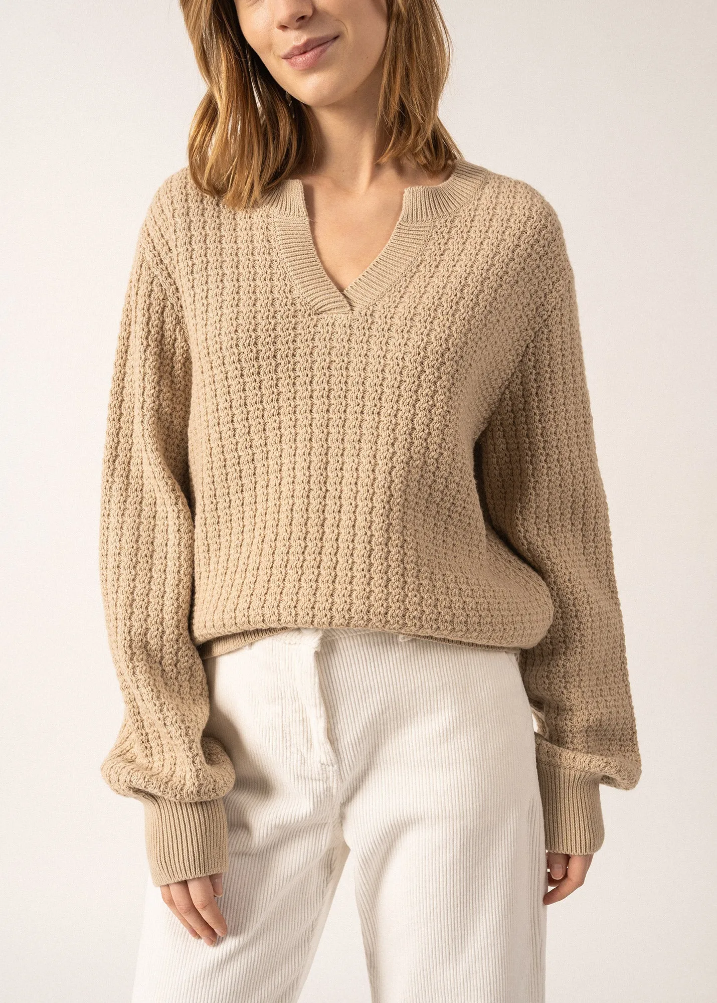 Fairlie V-neck Jumper - in wool and cotton (BEIGE)