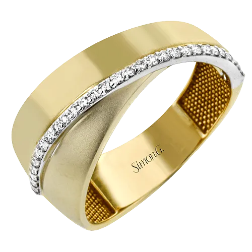 Fashion Ring in 18k Gold with Diamonds